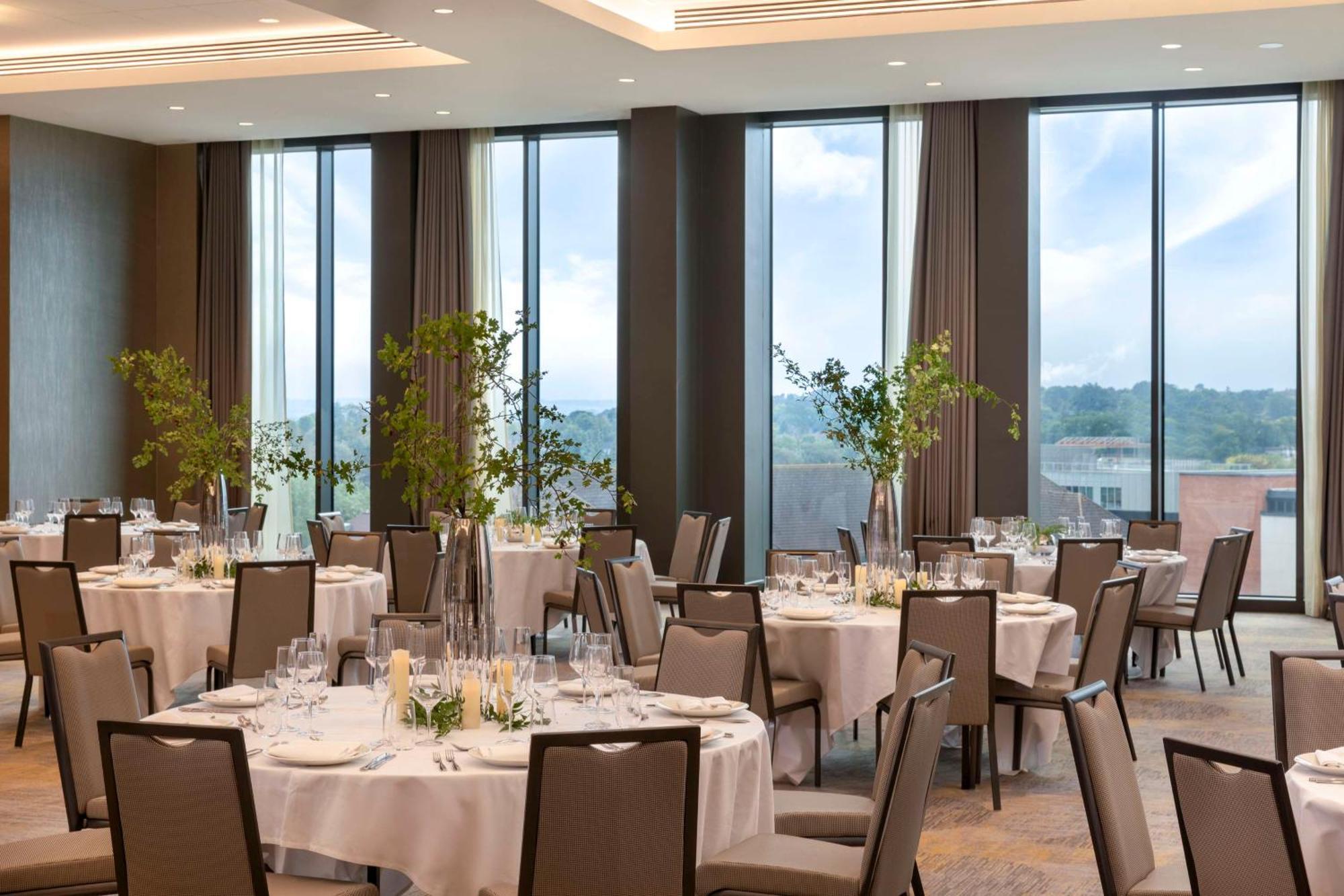 Hotel Hilton Woking Exterior foto
